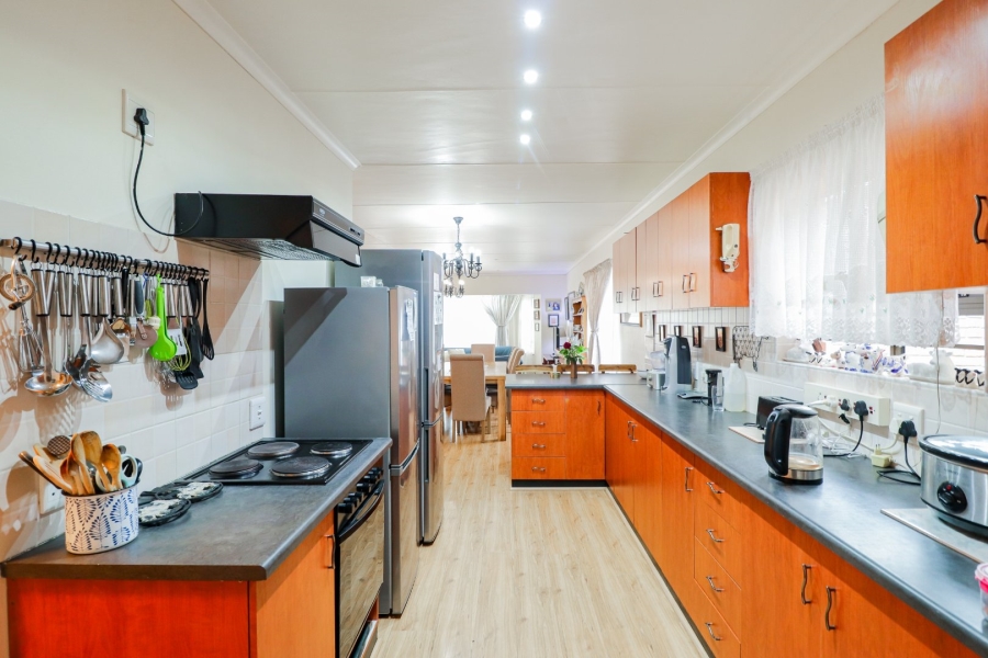 4 Bedroom Property for Sale in Fraaiuitsig Western Cape